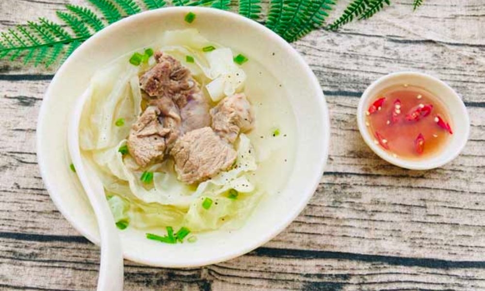 canh bắp cải hầm xương