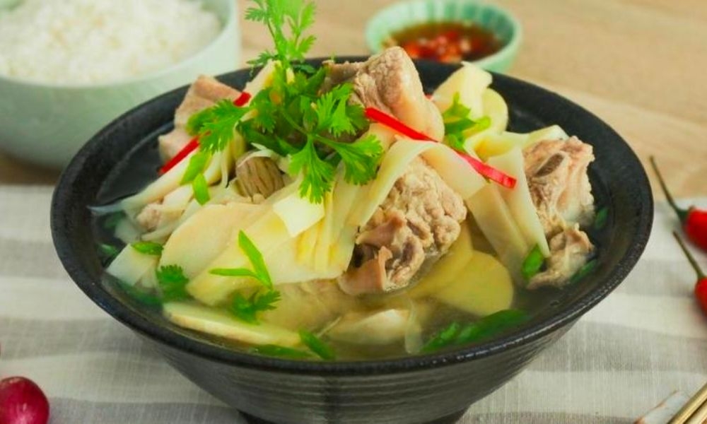 canh măng tươi xương hầm