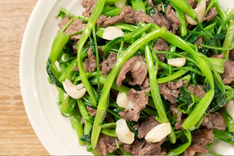 Rau muống xào thịt bò