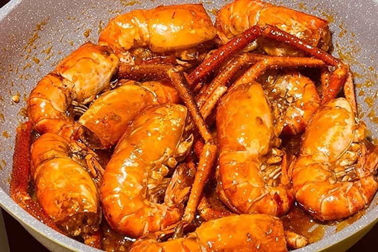 Vào bếp làm tôm rang me đậm đà (Hình 10)