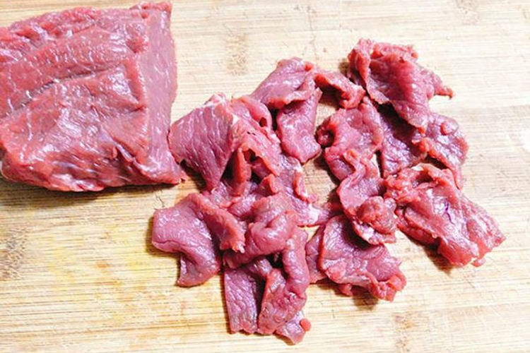 Cách làm thịt bò xào cần tây thơm lừng (Hình 3)