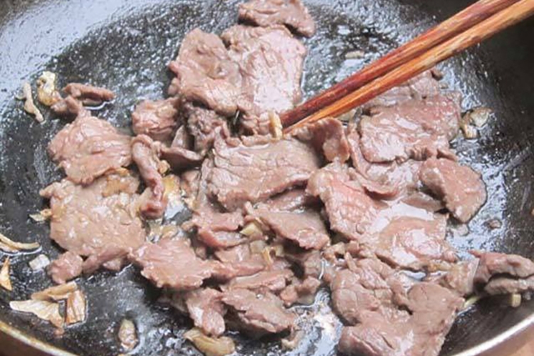 Cách làm thịt bò xào cần tây thơm lừng (Hình 5)