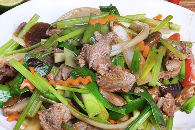 Cách làm thịt bò xào cần tây thơm lừng (Hình 7)