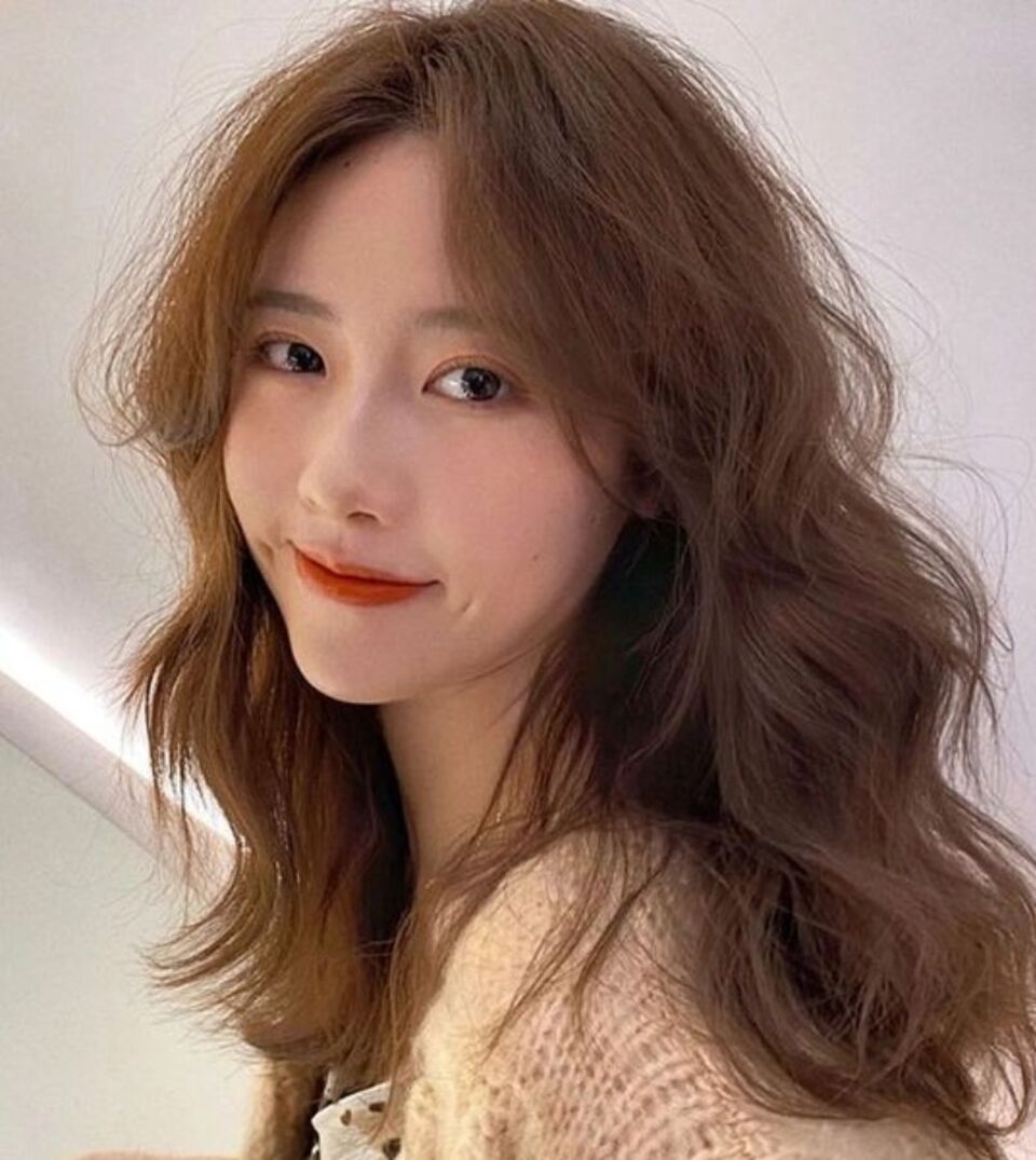 tóc màu nâu lạnh uốn kiểu pháp