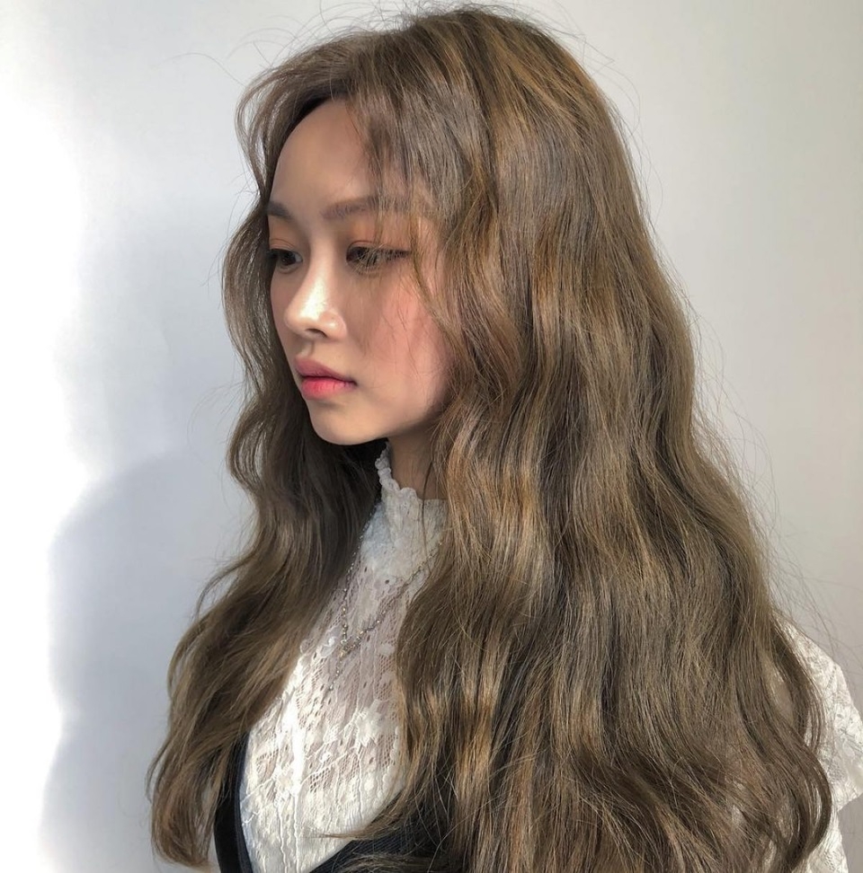 tóc màu nâu lạnh ánh rêu