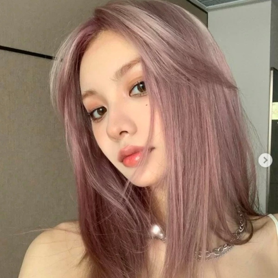 Mái tóc màu nâu lạnh ánh hồng