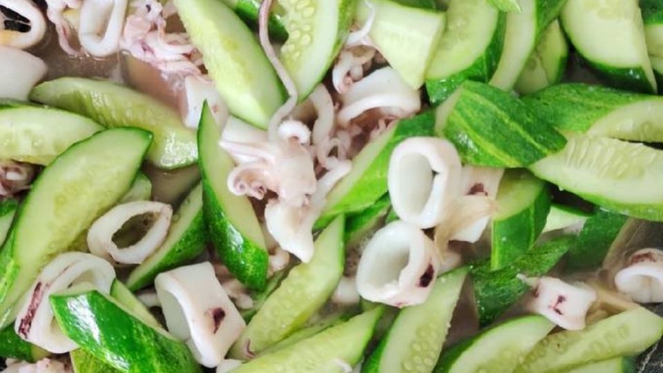 mực xào dưa leo