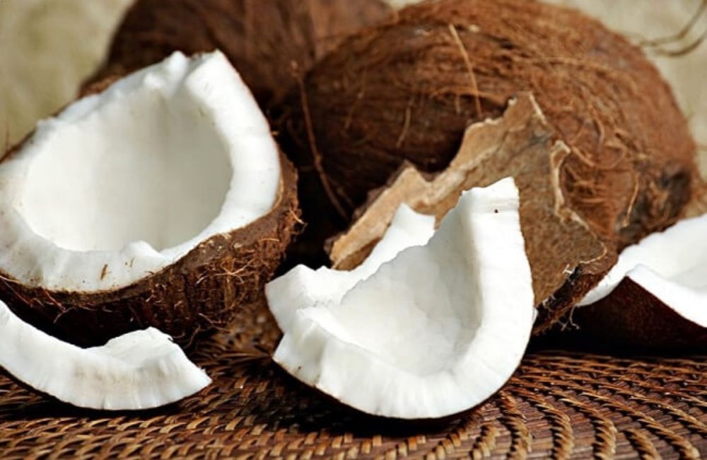 Chuẩn bị nấu nước cốt dừa