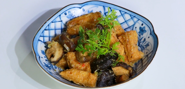 Tàu hủ ky kho nấm đậm hương vị cay the mặn ngọt