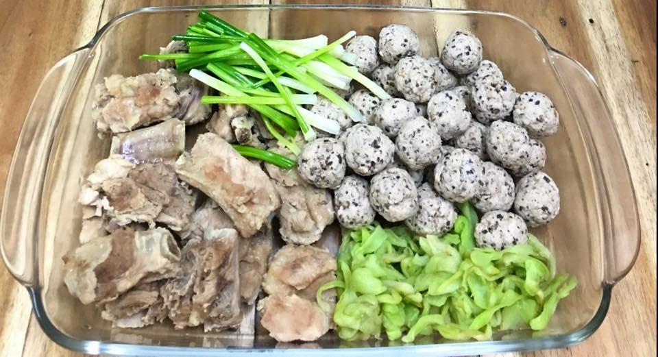 nguyên liệu nấu bún dọc mùng sườn chua