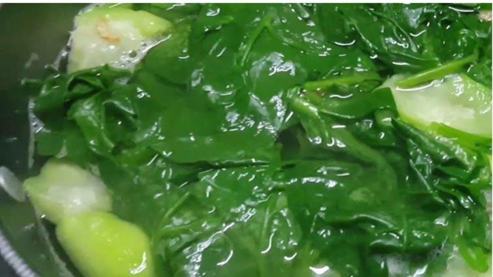 canh mướp nấu mồng tơi