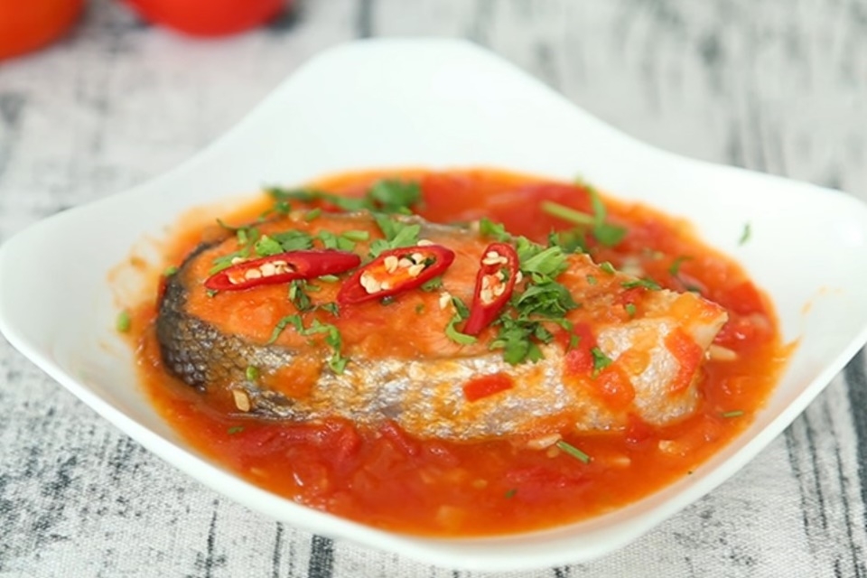 Cá hồi sốt cà chua đưa cơm
