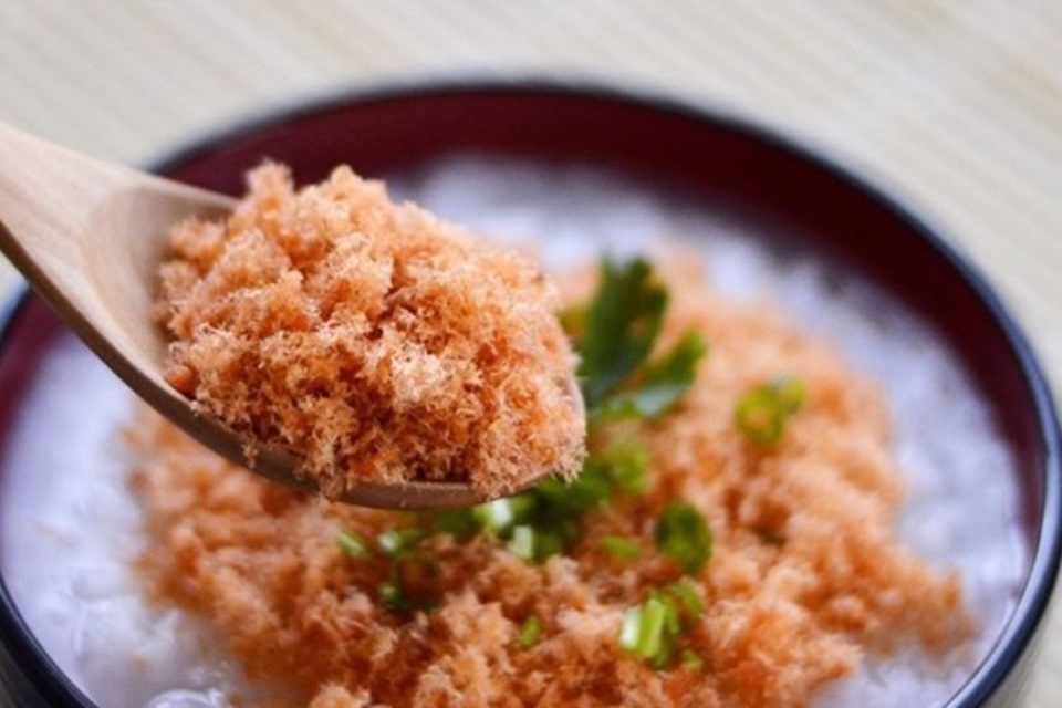 Làm ruốc cá hồi đơn giản