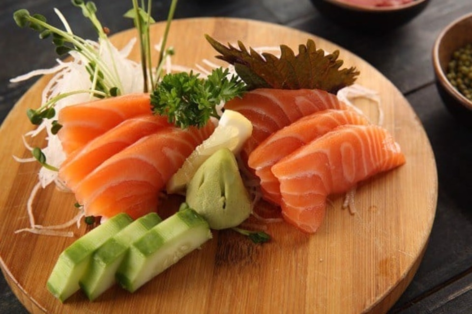 Sashimi cá hồi ngon chuẩn vị