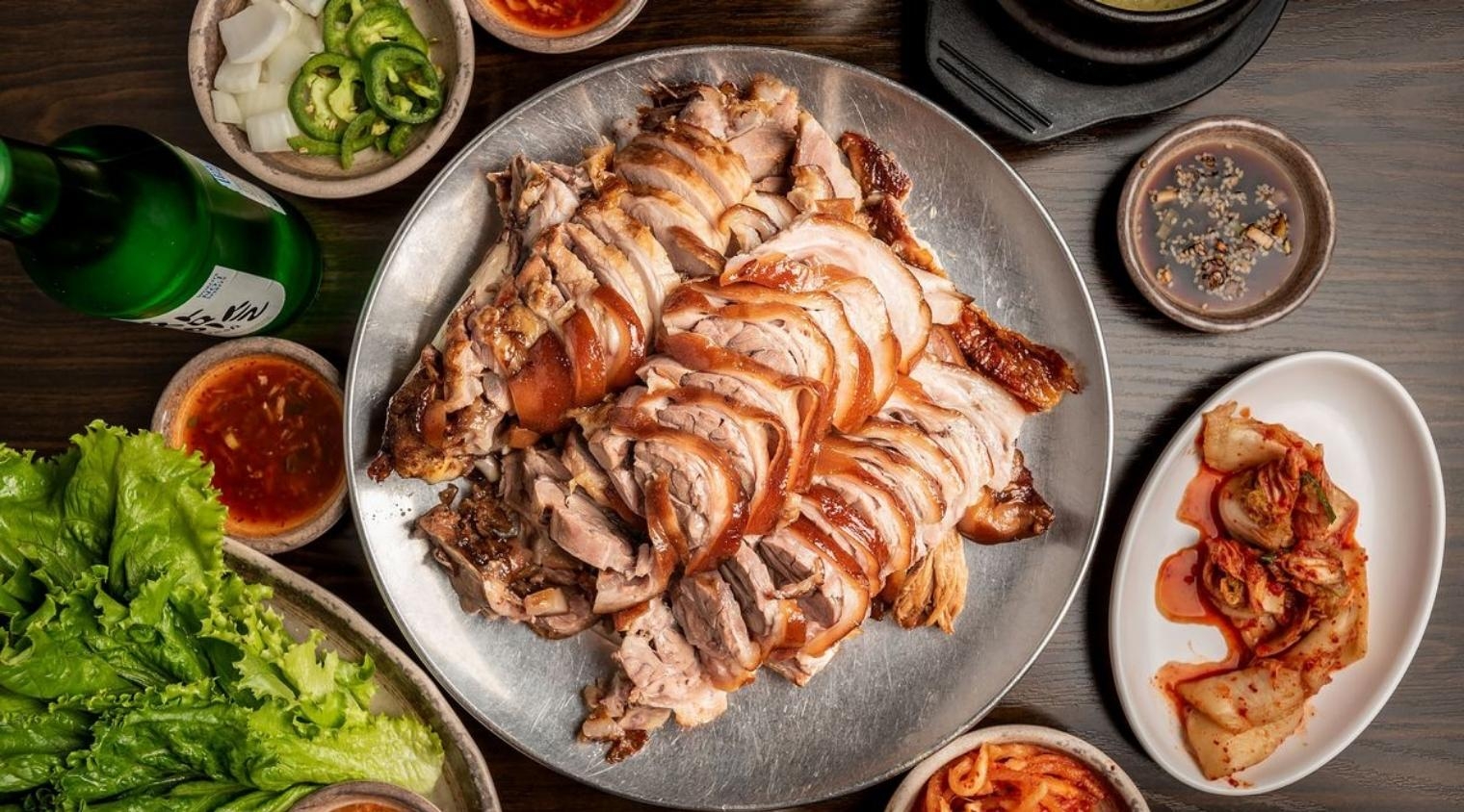 Chân giò hầm sốt cay Hàn Quốc