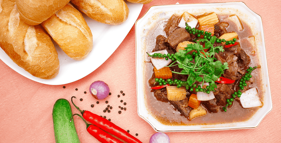 Thưởng thức món đuôi bò sốt vang hấp dẫn