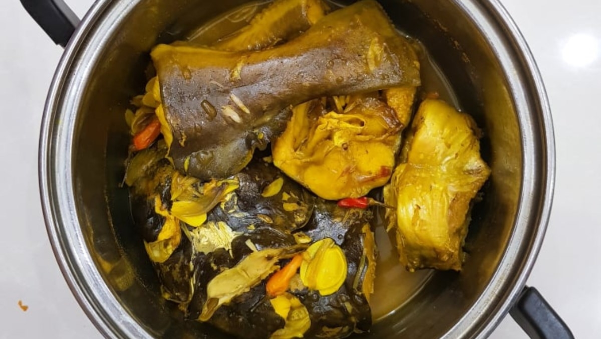 Cá lăng kho nghệ