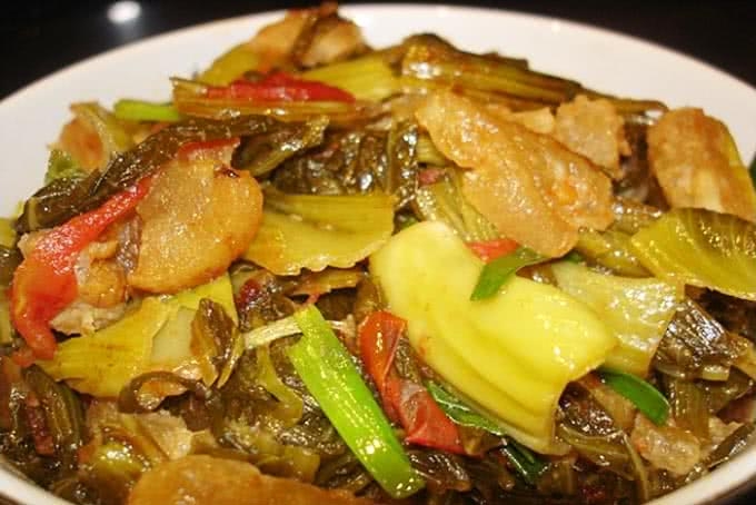 Tóp mỡ xào dưa chua