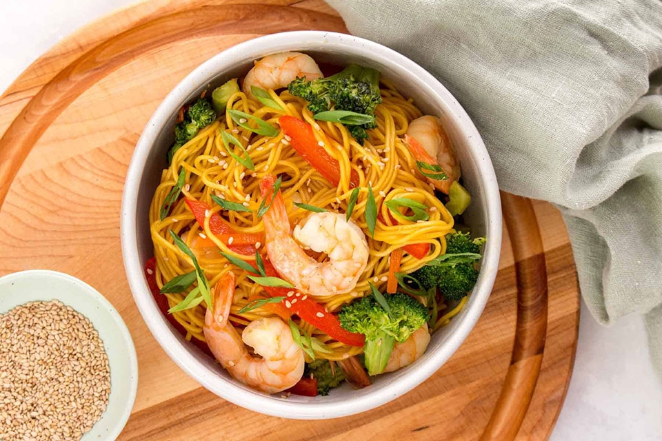 Làm mì xào hải sản ngon - Ảnh 01