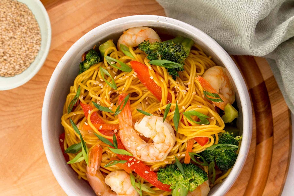 Làm mì xào hải sản ngon - Ảnh 09