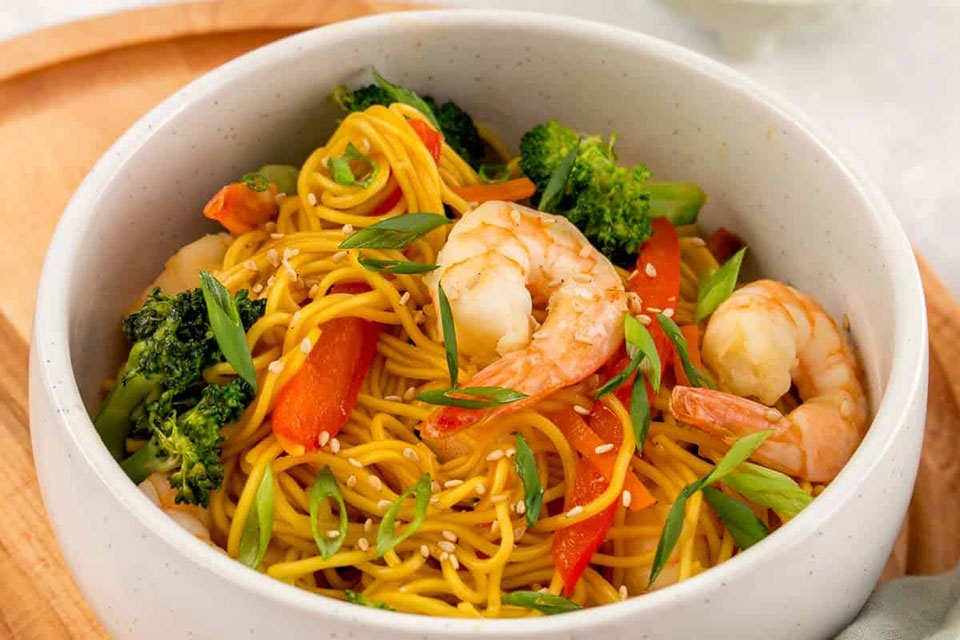Làm mì xào hải sản ngon - Ảnh 10