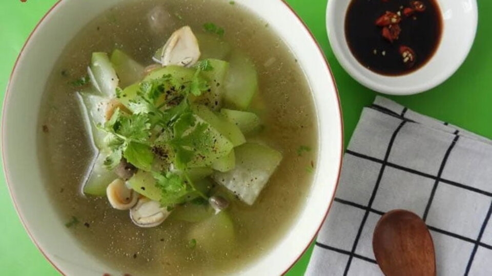 Canh bí đao nấm rơm