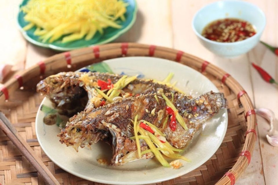 Cá rô phi chiên nước mắm