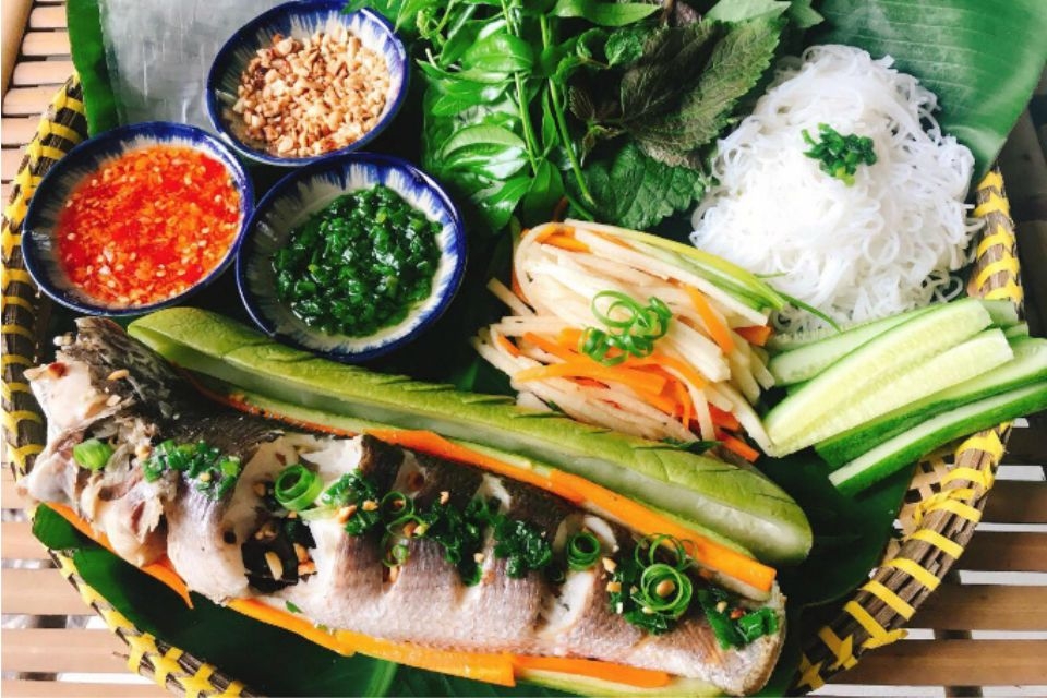 Cá hấp cuốn bánh tráng