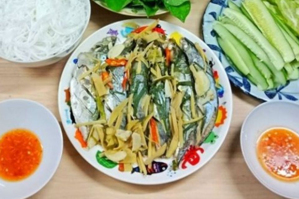 Cá bạc má hấp gừng