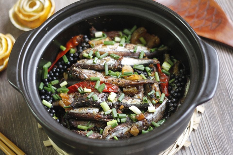 Cá trứng kho tiêu