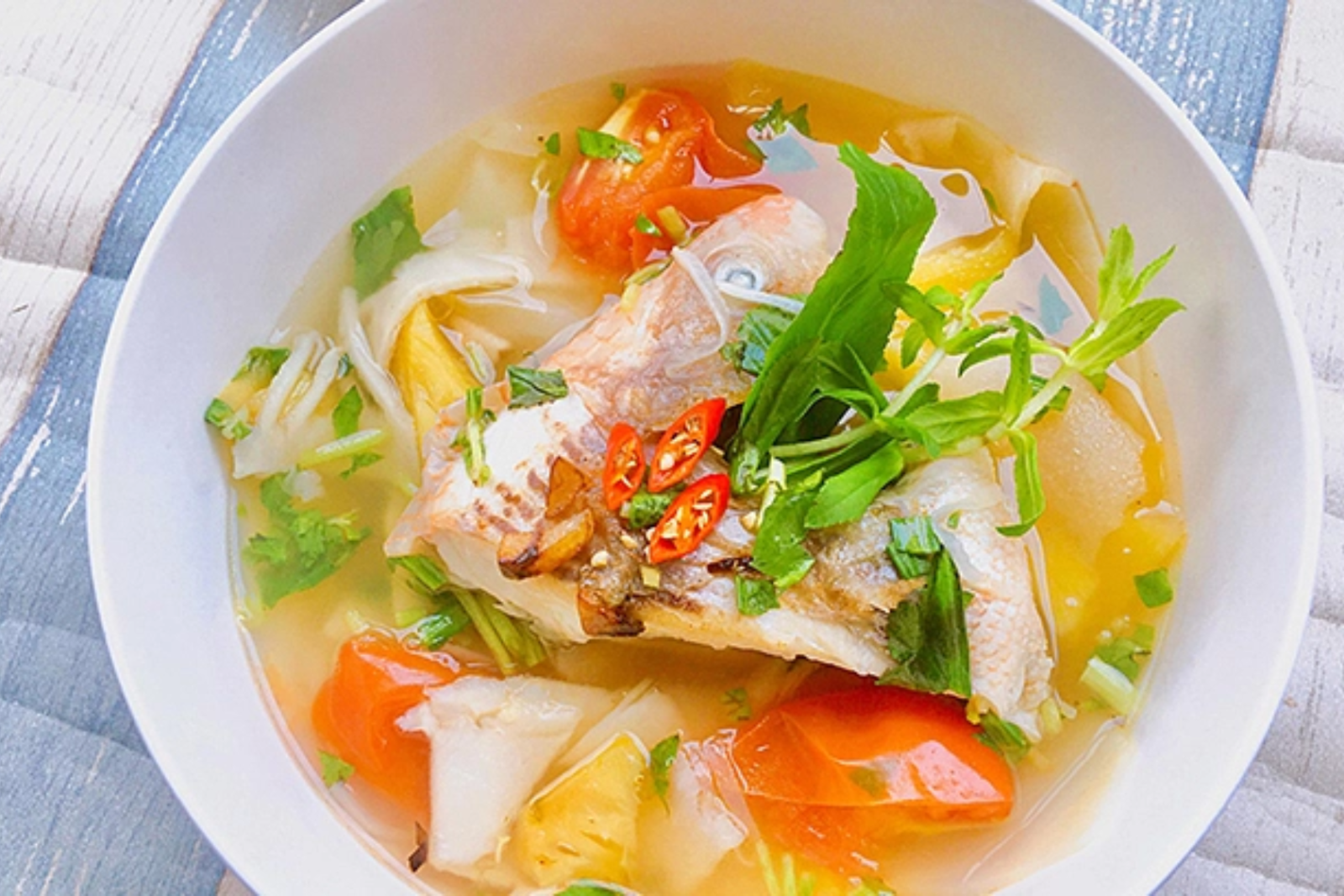 Canh cá nấu măng chua