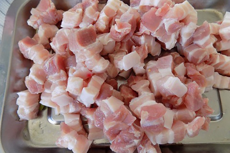 Mách chị em cách làm thịt rang sả ớt đậm đà (Hình 3)