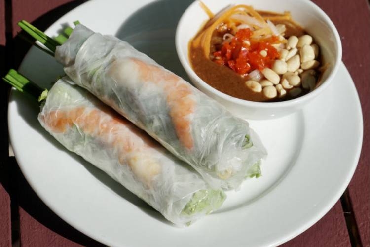 Gỏi cuốn tôm thịt truyền thống bắt vị