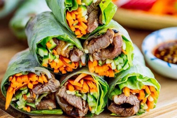 Hấp dẫn với món gỏi cuốn thịt bò nướng đậm vị