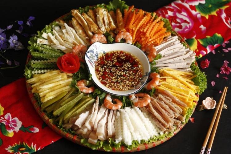 Gỏi cuốn thập cẩm bắt mắt