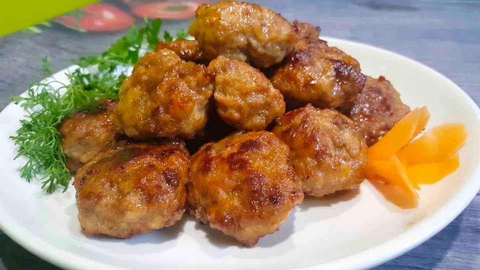 Món chả đỏ chiên khá hấp dẫn