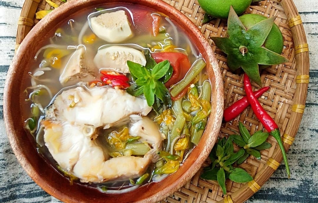 Món canh chua trái bần có vị chua thanh dễ gây nghiện