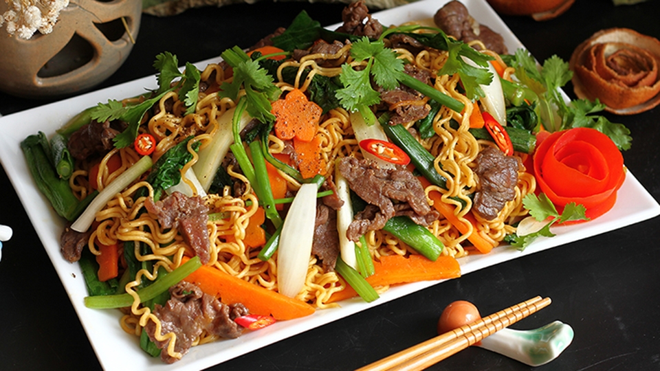 cách làm mì xào bò (ảnh 2)