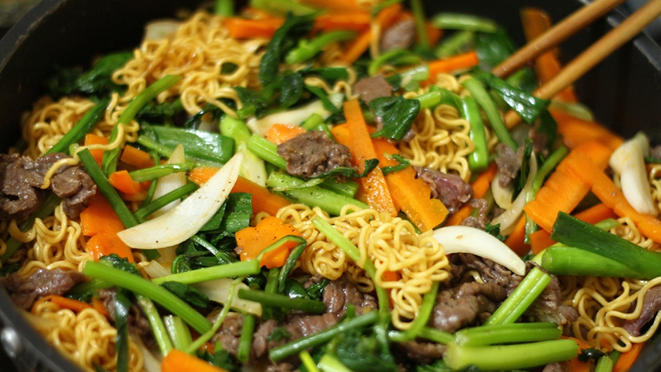 cách làm mì xào bò (ảnh 13)