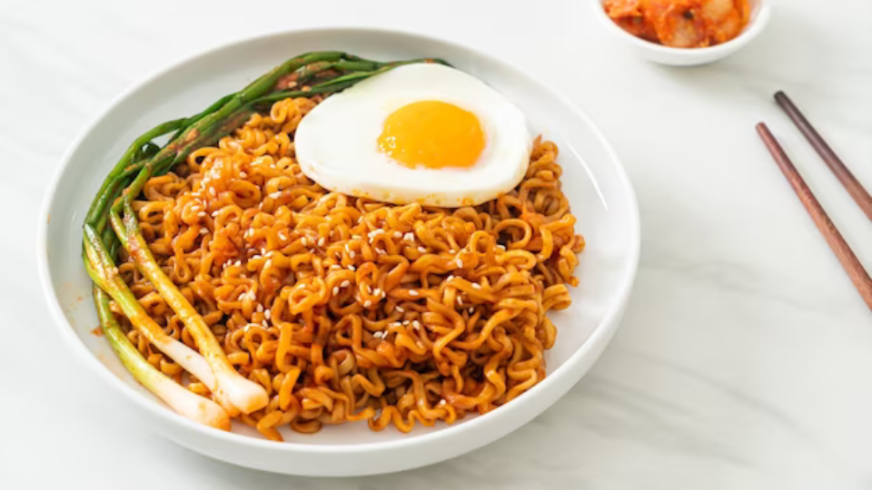 Cách làm nước sốt mì trộn cay