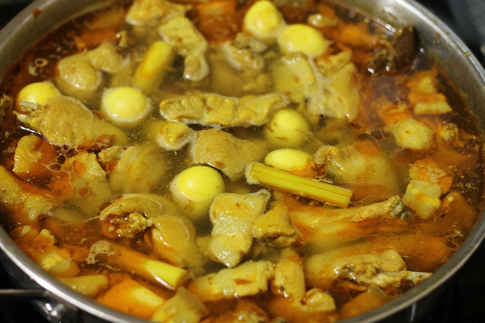 Cách nấu mì Quảng gà - Ảnh 08