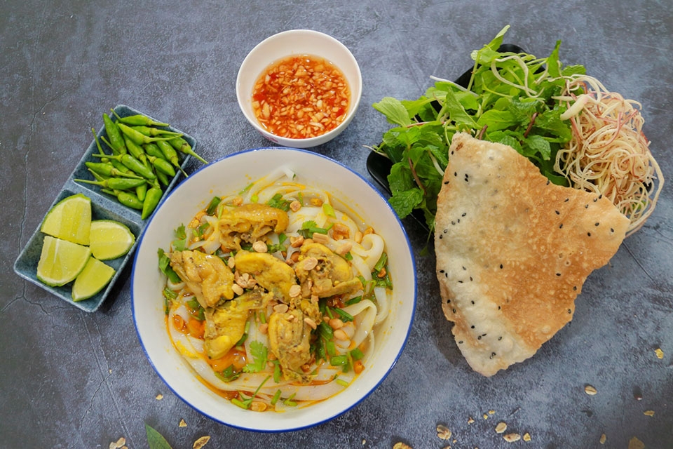 Cách nấu mì Quảng gà - Ảnh 11