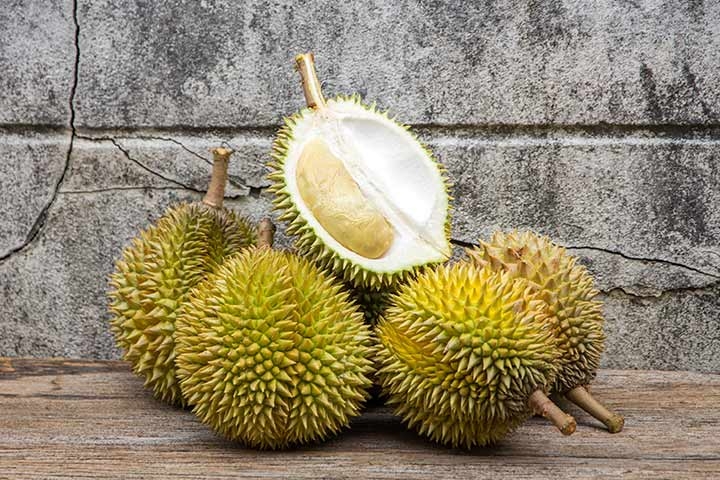 Sầu riêng khổ qua được bán phổ biến ở nhiều nơi