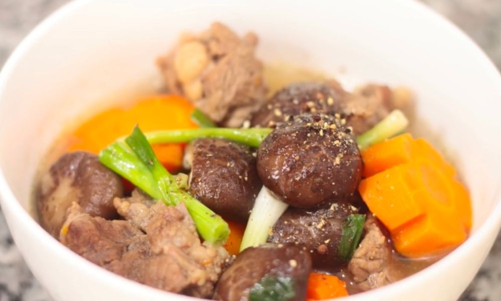 Bò hầm nấm đông cô lạ miệng