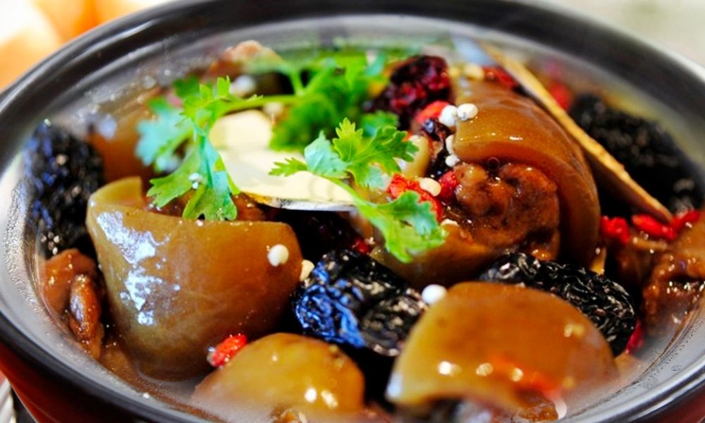 Đuôi bò hầm thuốc bắc