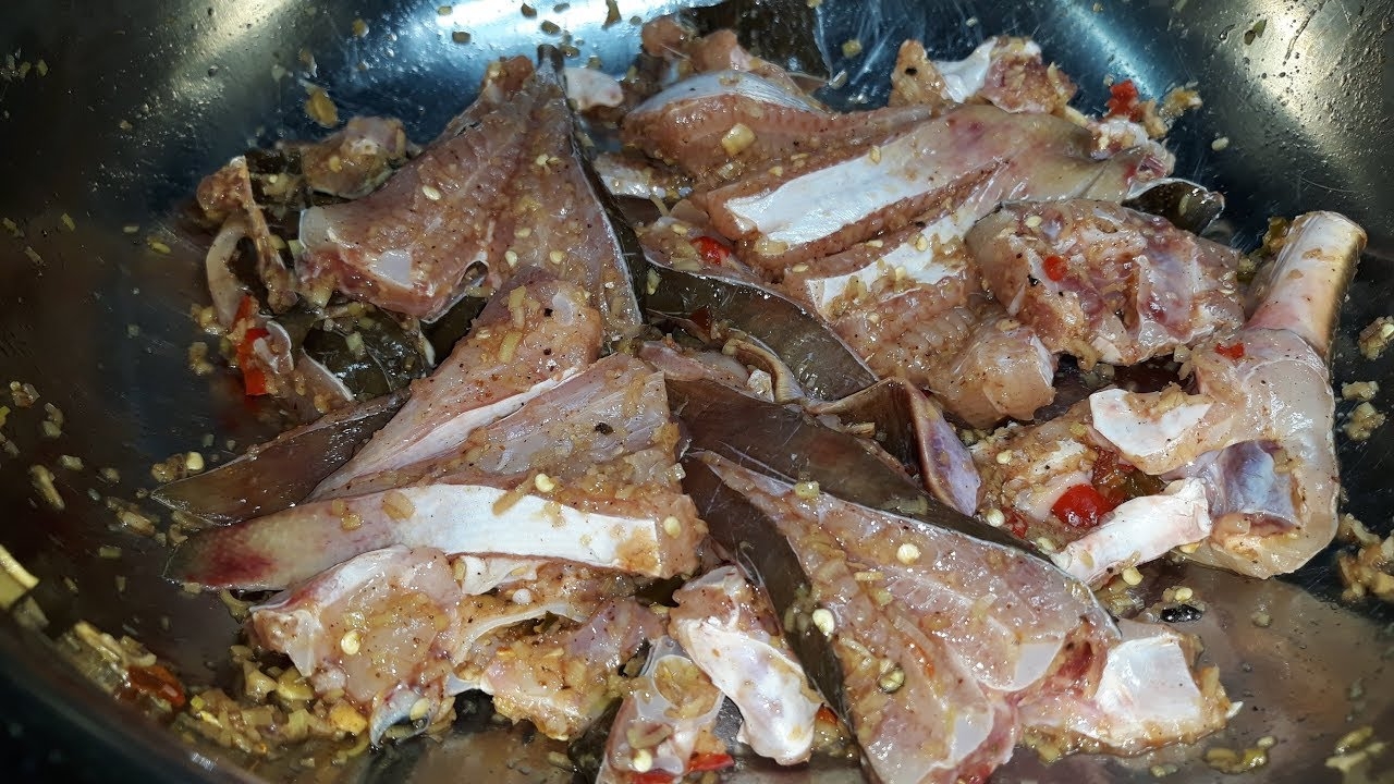 Cá đuối chiên sả ớt