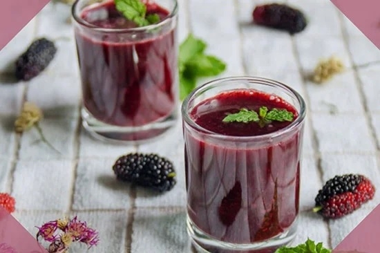 Ngâm rượu dâu tằm cực đơn giản, thơm ngon, bổ dưỡng tại nhà 6