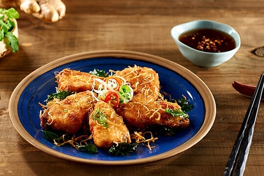 Cá bớp chiên giòn sốt mận