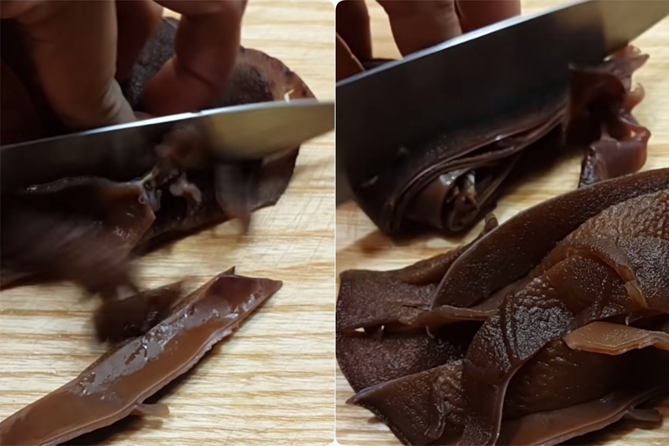 Ngâm mộc nhĩ rồi thái nhỏ