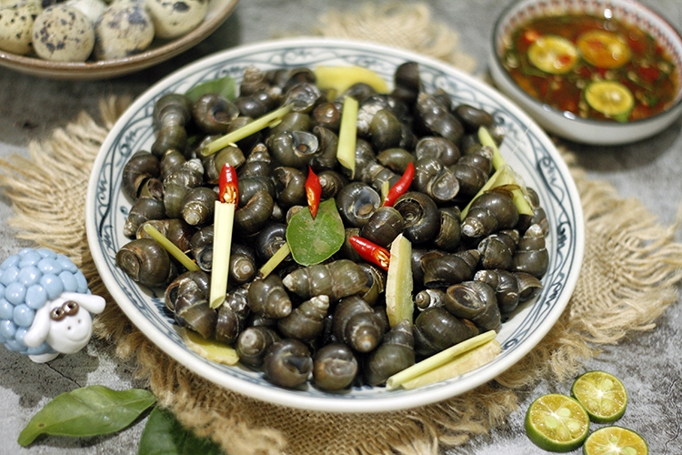 Ốc gạo hấp sả thơm nồng, cay the, ăn là nghiện